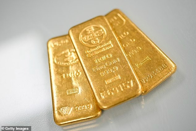Các nước ồ ạt mua vàng giữa lúc giá tăng chóng mặt- Ảnh 1.