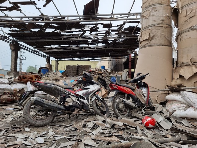 Hiện trường vụ nổ nhà máy giấy tại Bắc Ninh khiến một người tử vong- Ảnh 1.