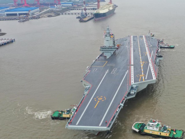 Tàu sân bay Phúc Kiến hạ thủy lần đầu vào tháng 6-2022. Ảnh: China Daily