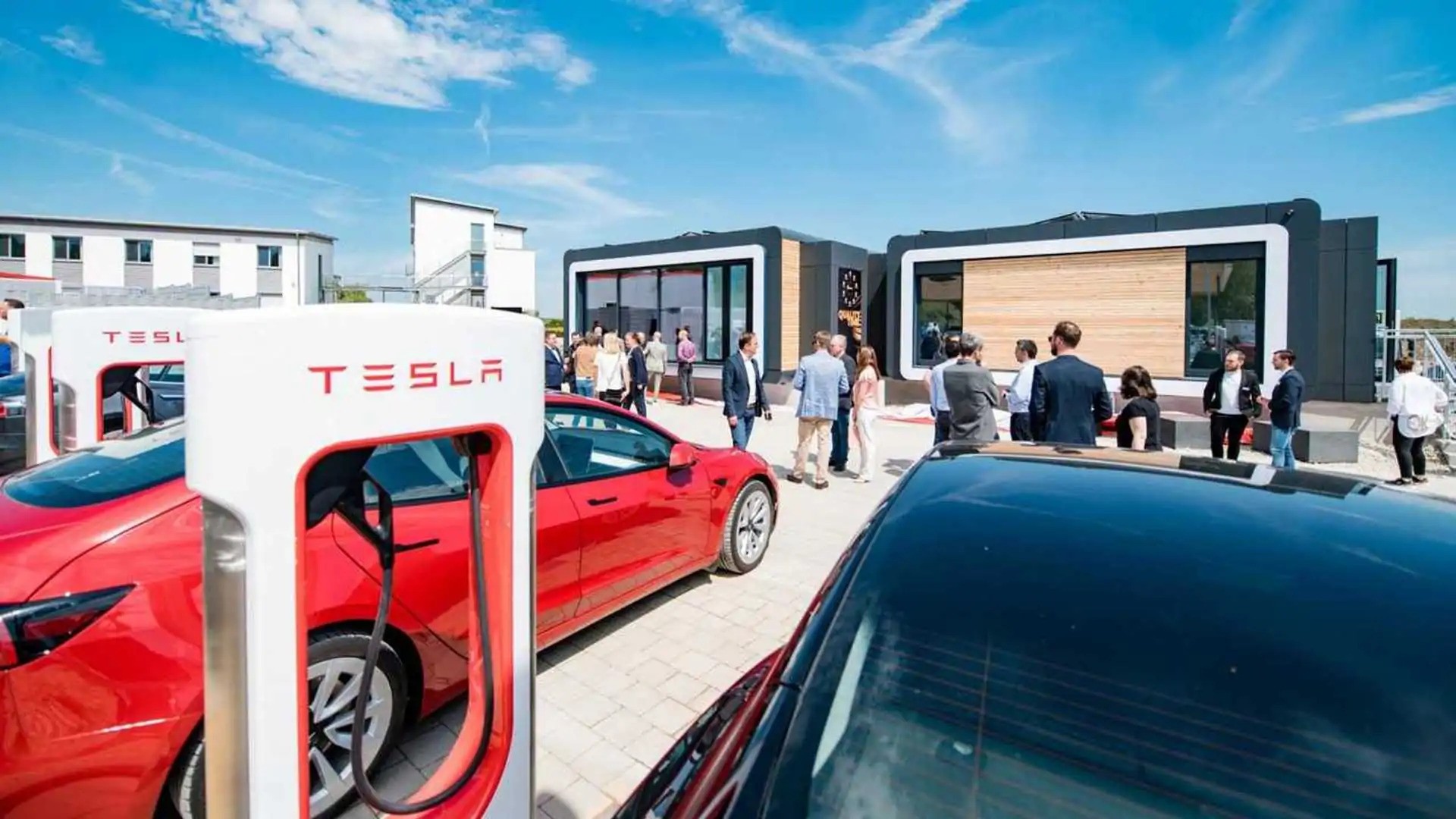 Tesla sa thải toàn bộ nhân viên mảng sạc xe điện hứa hẹn là 'mỏ vàng' tương lai, cả làng ô tô 'đứng hình'- Ảnh 2.