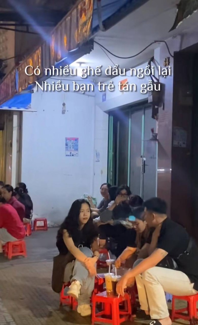 Tranh thủ tối mát rủ nhau đánh chén hết những món vỉa hè độc đáo tại Sài Gòn, tuy phải xếp hàng chờ nhưng ăn vào là thấy xứng đáng- Ảnh 21.