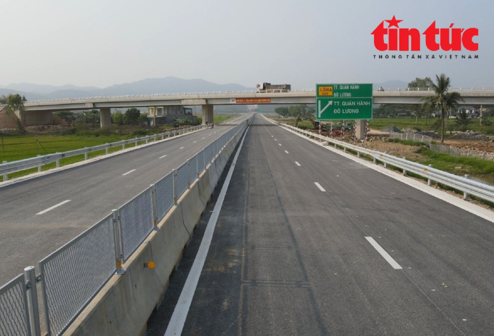 Thông xe toàn tuyến cao tốc Diễn Châu - Bãi Vọt vào ngày 30/6- Ảnh 1.