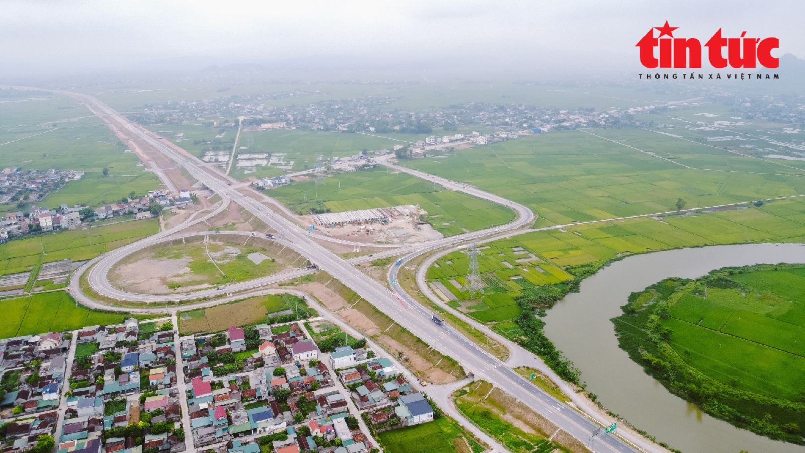 Thông xe toàn tuyến cao tốc Diễn Châu - Bãi Vọt vào ngày 30/6- Ảnh 7.