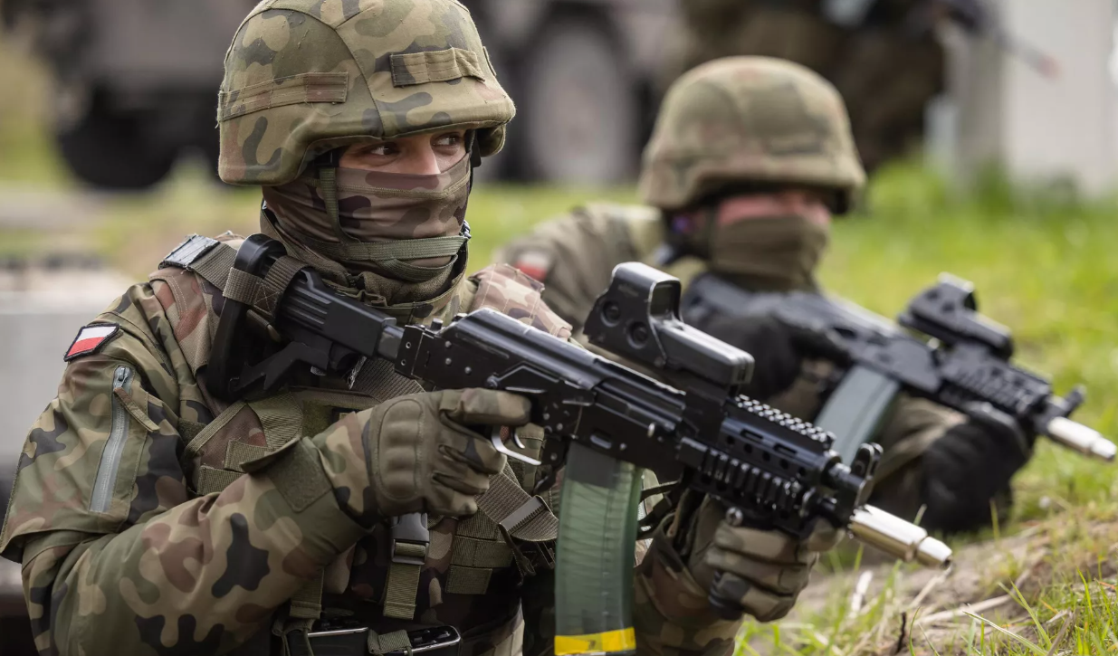 Thủ tướng Ba Lan: Binh sĩ NATO đã có mặt ở Ukraine- Ảnh 1.
