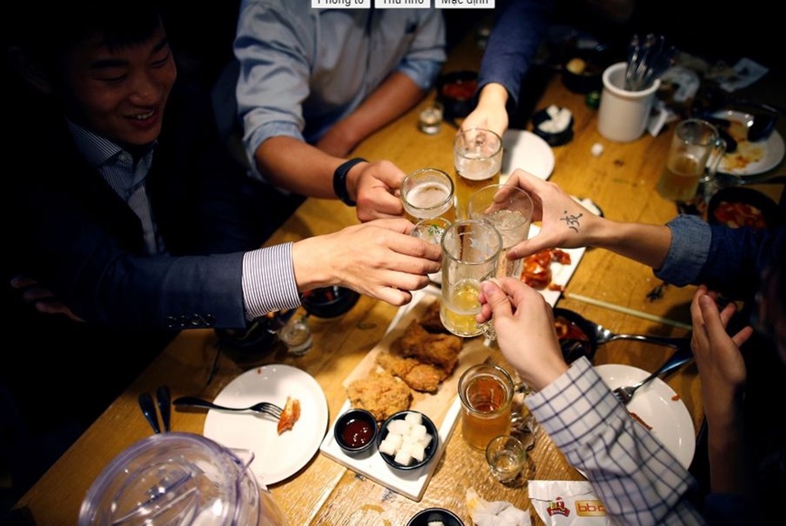 Người trẻ Hàn Quốc ngại tụ tập ăn uống sau giờ làm