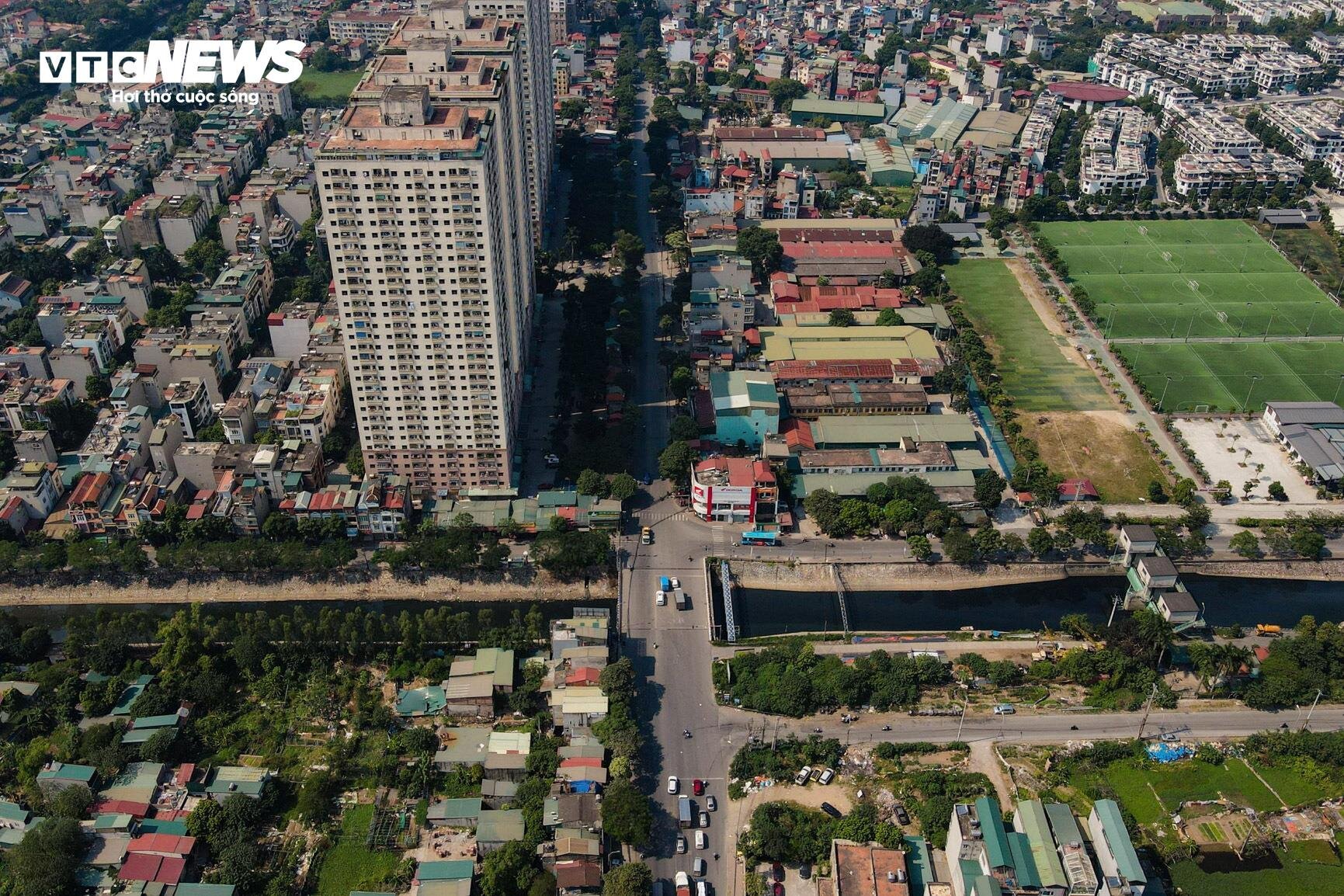 1km 40 họng xả thải, sông Tô Lịch thành cống nước đen lộ thiên- Ảnh 15.