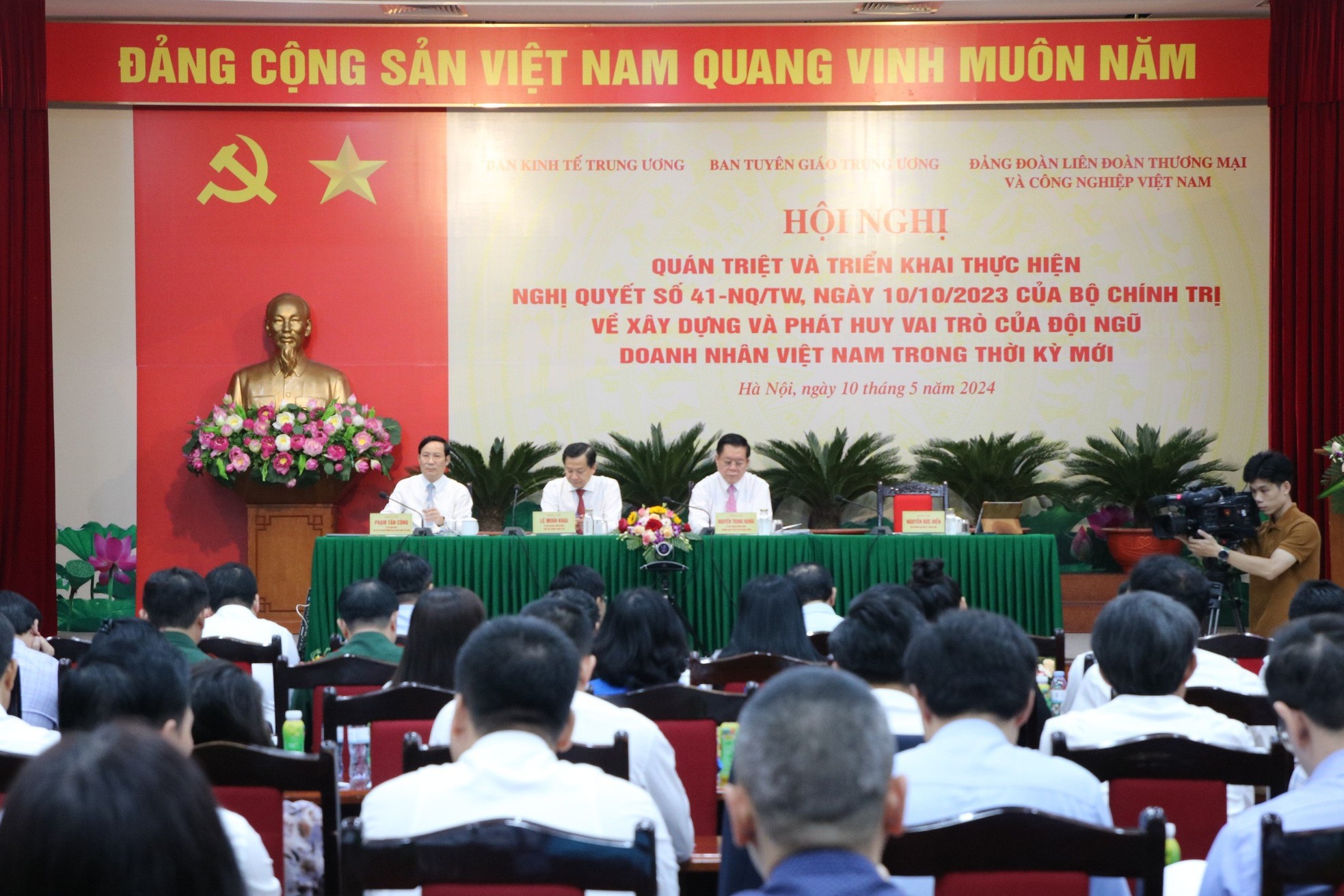 'Nhiều cán bộ vi phạm có vấn đề liên quan đến doanh nghiệp'- Ảnh 1.