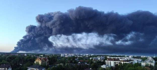 Video: Trung tâm thương mại chìm trong biển lửa ở Ba Lan- Ảnh 5.