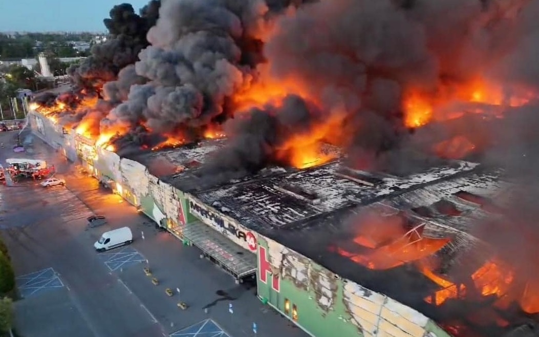 Hỏa hoạn thiêu rụi gần như toàn bộ khu chợ đông người Việt kinh doanh tại Ba Lan- Ảnh 1.