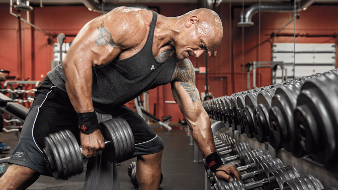 The Rock cơ bắp cuồn cuộn nhờ 4h sáng đến phòng gym, nhưng tập thể thao vào buổi sáng có hiệu quả bằng buổi tối?- Ảnh 1.