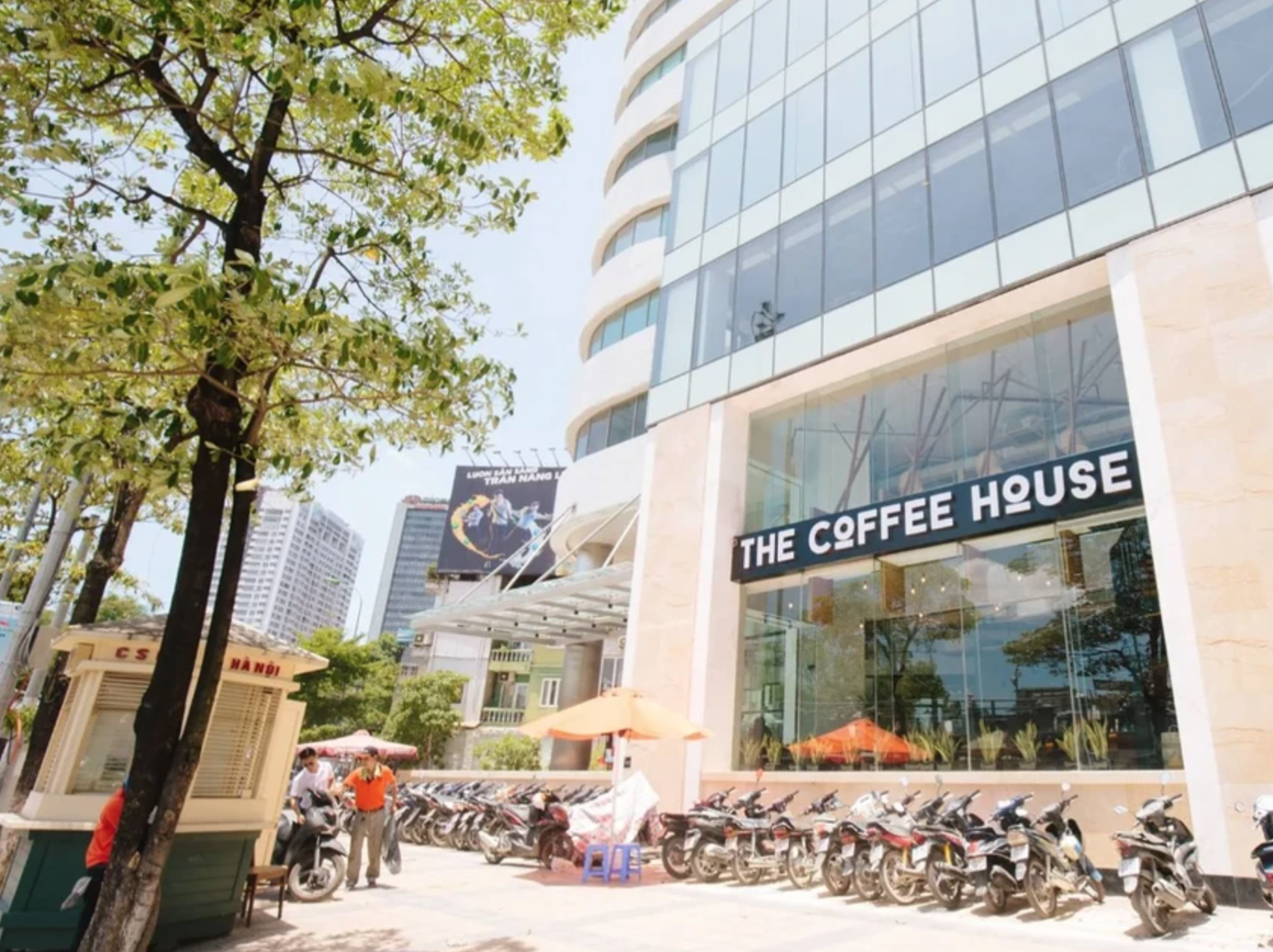 The Coffee House tiết lộ số tiền dự định hỗ trợ ban đầu cho nữ bác sĩ bị kính rơi trúng người- Ảnh 1.