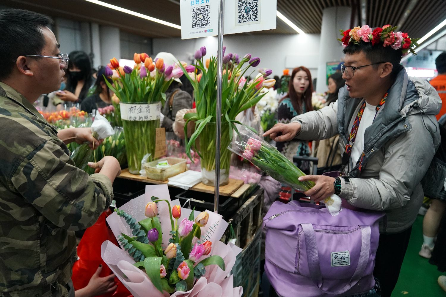 Dạo một vòng chợ hoa hoành tráng nhất Trung Quốc: Hơn 1.600 loại hoa thỏa sức mà lựa, giá rẻ chưa từng thấy- Ảnh 3.