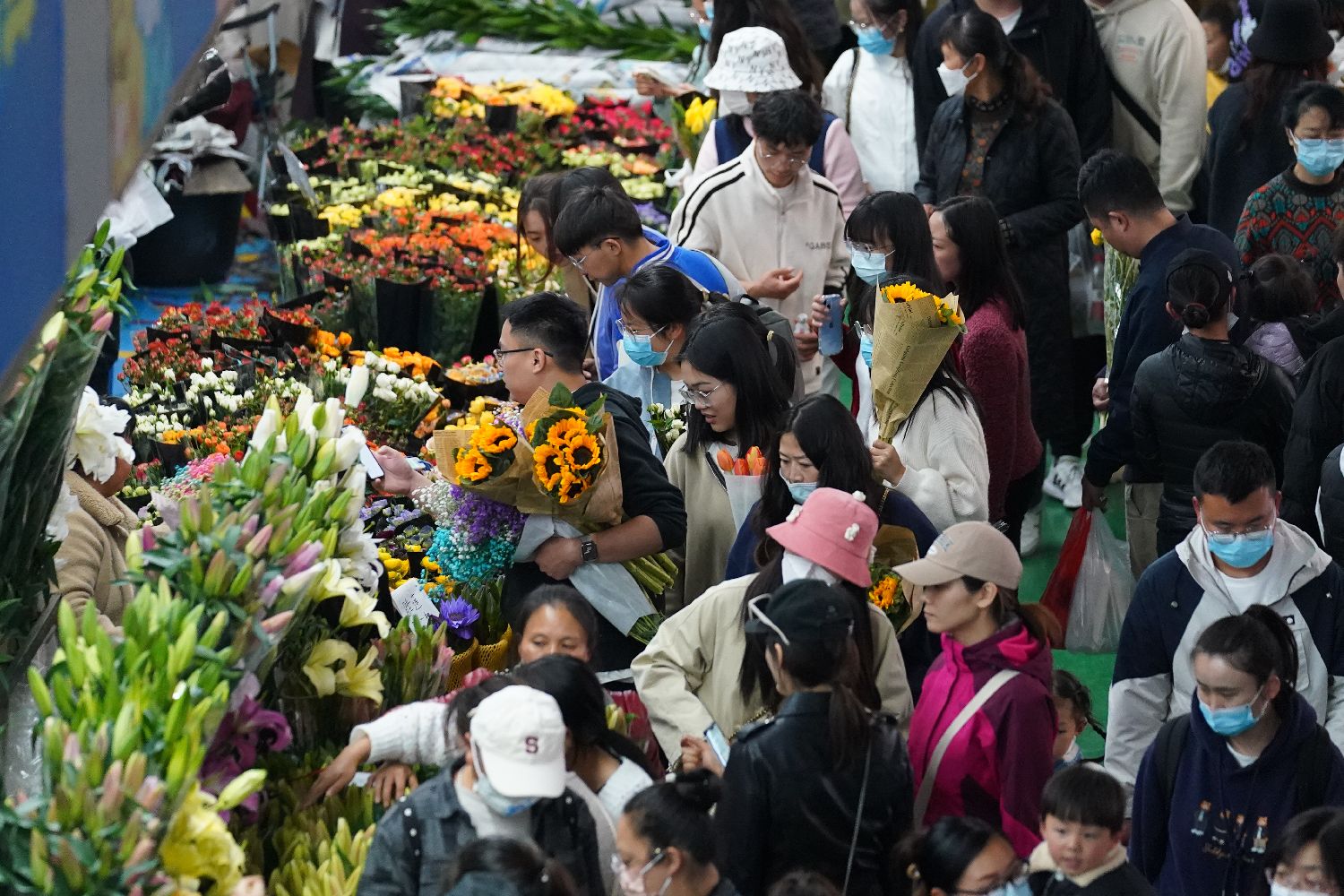Dạo một vòng chợ hoa hoành tráng nhất Trung Quốc: Hơn 1.600 loại hoa thỏa sức mà lựa, giá rẻ chưa từng thấy- Ảnh 2.