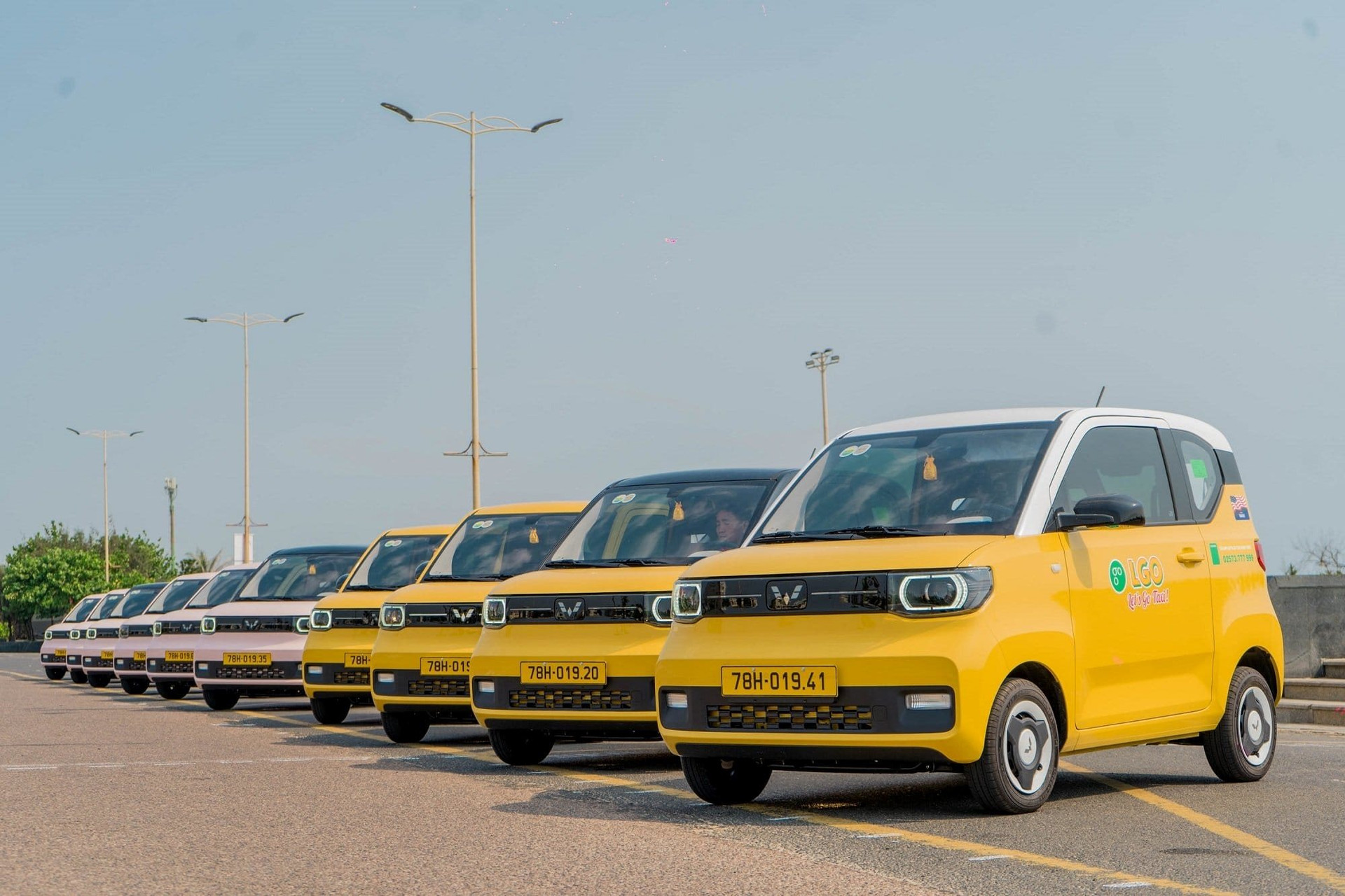 Giá từ 8.000 đồng/km, cước của taxi điện mini đầu tiên trên thị trường Việt đứng ở đâu so với GSM, Grab và taxi truyền thống?- Ảnh 1.