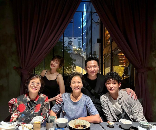 Hari Won bị soi dấu hiệu lạ, vắng mặt trong buổi tụ họp ăn uống với gia đình Trấn Thành- Ảnh 5.
