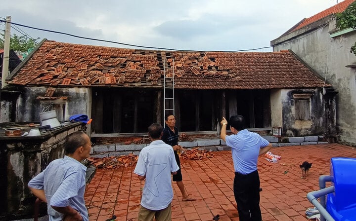 Vòi rồng xuất hiện, 71 ngôi nhà ở Quảng Ninh tốc mái- Ảnh 2.