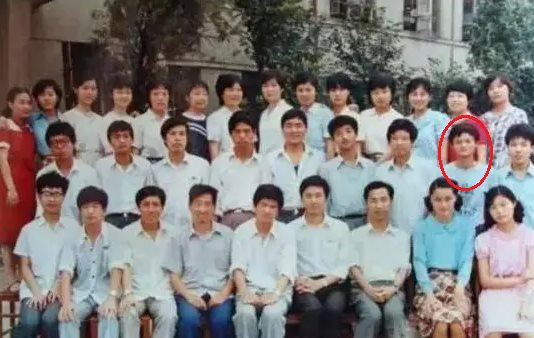 Đến buổi họp lớp, Jack Ma chụp một bức ảnh cũng gây bão mạng xã hội: Người xem gật gù ‘người này xứng đáng nhận sự kính nể’- Ảnh 2.