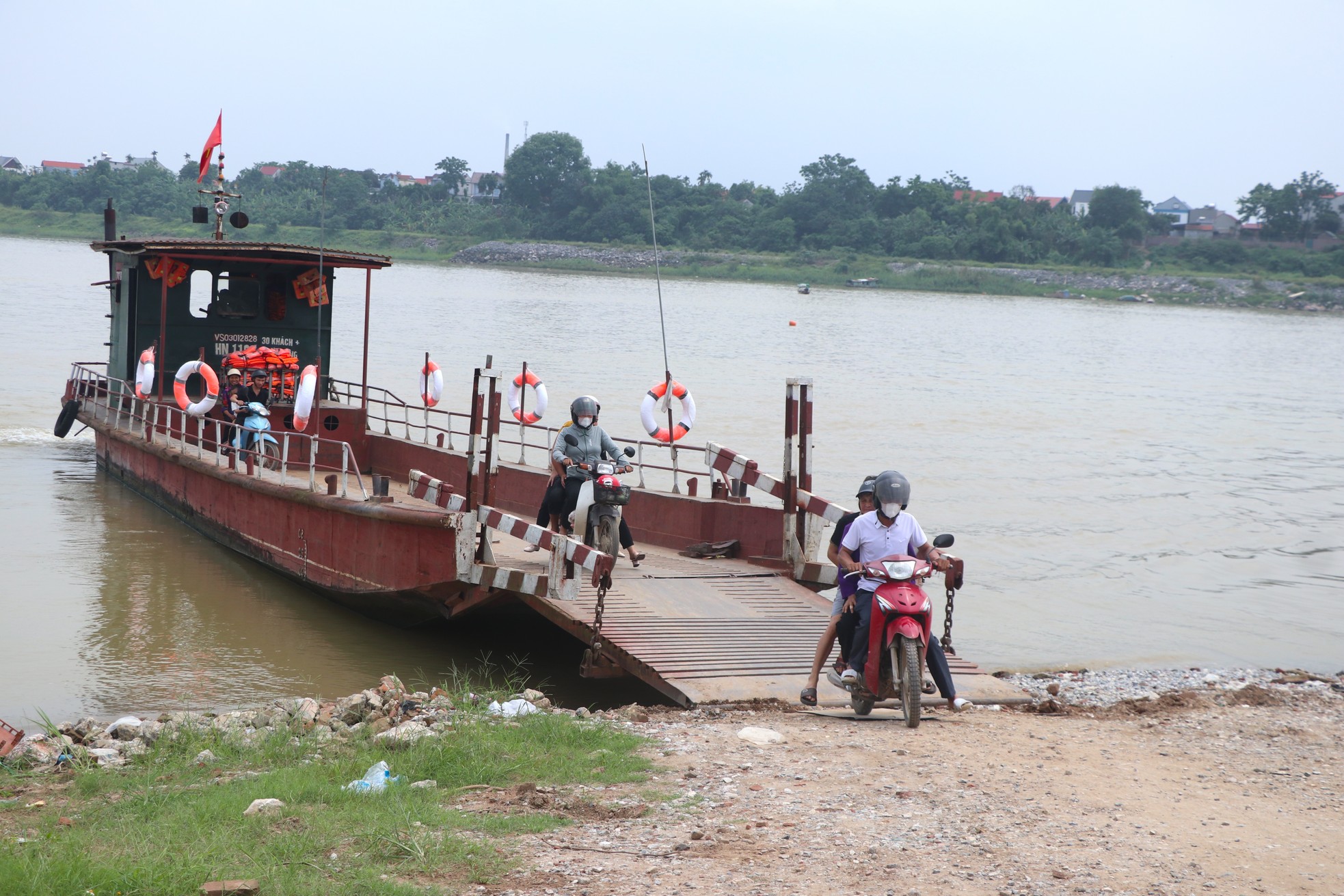 Xã đảo duy nhất của Hà Nội 'thay da đổi thịt' sau khi được vượt sông dẫn nước sạch- Ảnh 2.