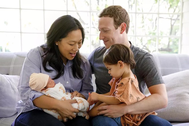 Mark Zuckerberg had a happy 𝐛𝐢𝐫𝐭𝐡day at the age of 40: Earned 140 billion USD in 10 years, collected 200 million USD in real estate to protect himself and is still happy with his 𝘤𝘩𝘪𝘭𝘥hood partner - Photo 4.