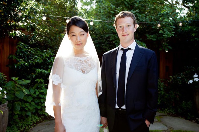 Mark Zuckerberg had a happy 𝐛𝐢𝐫𝐭𝐡day at the age of 40: Earned 140 billion USD in 10 years, collected 200 million USD in real estate to protect himself and is still happy with his 𝘤𝘩𝘪𝘭𝘥hood partner - Photo 5.