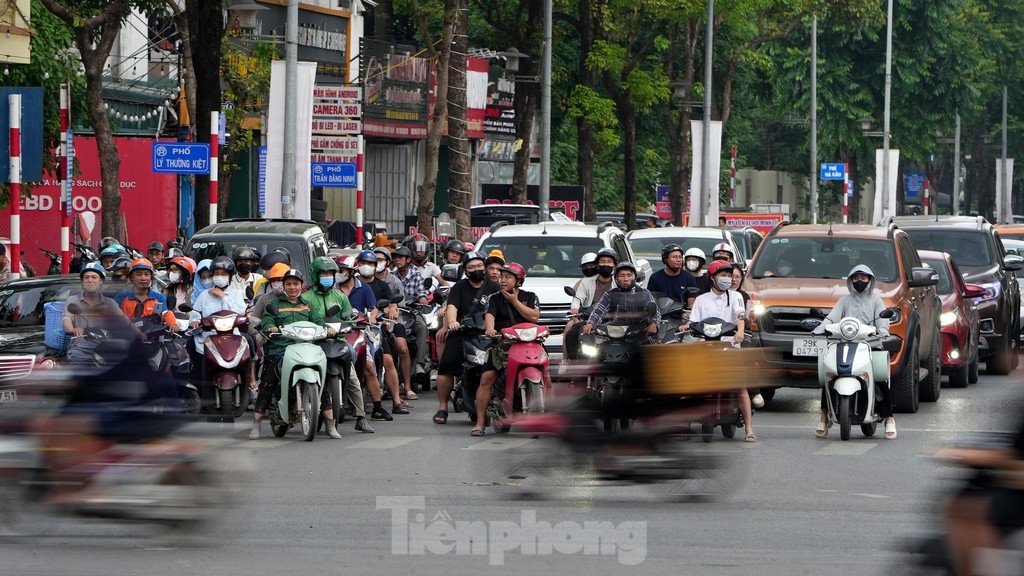 Hiện trạng vị trí dự định xây cầu vượt hoặc hầm chui 773 tỉ đồng ở Hà Nội- Ảnh 9.