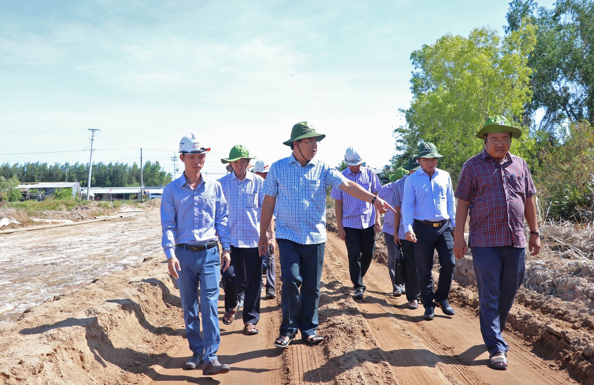 Cà Mau 'cầu cứu' Thủ tướng vật liệu làm cao tốc- Ảnh 8.