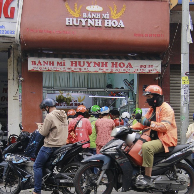 Thương hiệu “bánh mì xẻ đôi” bất ngờ được báo quốc tế ca ngợi: Giá 6USD nhưng hương vị ngon nhất Việt Nam- Ảnh 8.