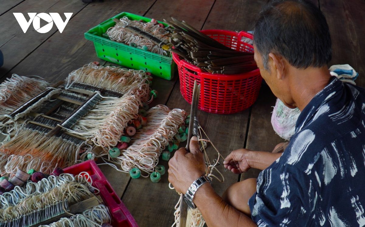 Giăng câu không cần mồi, bắt đủ thứ tôm cá ở Cà Mau- Ảnh 7.