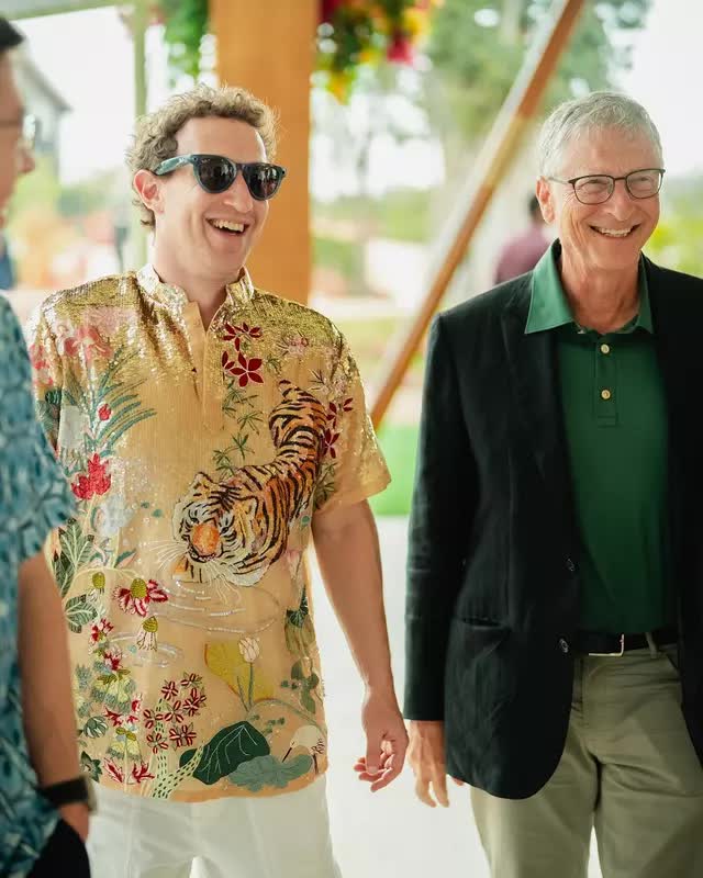 Bill Gates dự sinh nhật Mark Zuckerberg, cùng xuất hiện trong bức ảnh tái hiện thanh xuân của những tỷ phú công nghệ- Ảnh 2.