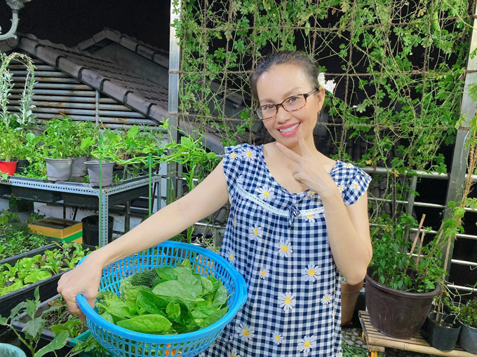 Chị gái nữ ca sĩ tỷ phú Việt tiết lộ điều lạ lùng trong biệt thự: 
