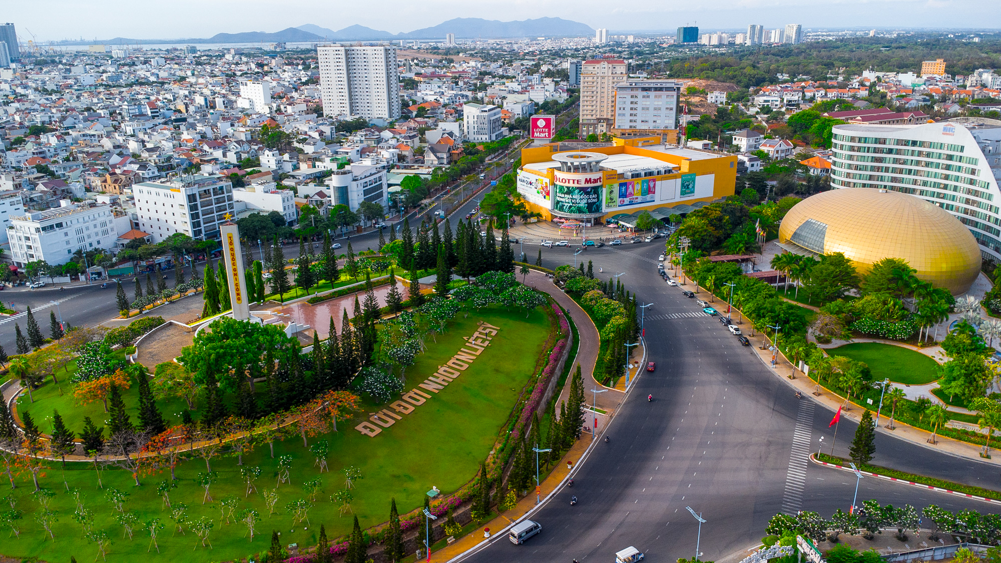 Đô thị loại một duy nhất nằm trên bán đảo, vừa có bờ biển đẹp top 5 Việt Nam, vừa thuộc tỉnh sở hữu hơn 93% trữ lượng dầu khí cả nước- Ảnh 1.