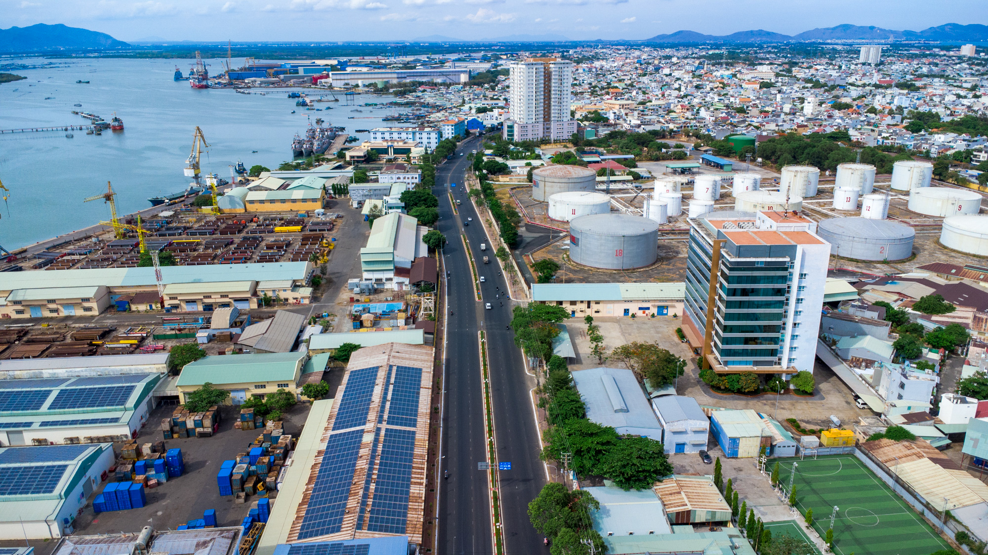 Đô thị loại một duy nhất nằm trên bán đảo, vừa có bờ biển đẹp top 5 Việt Nam, vừa thuộc tỉnh sở hữu hơn 93% trữ lượng dầu khí cả nước- Ảnh 6.