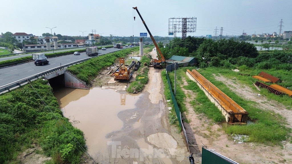 Công trường vắng lặng tại dự án nút giao trọng điểm trị giá 3.200 tỷ của Hà Nội- Ảnh 7.