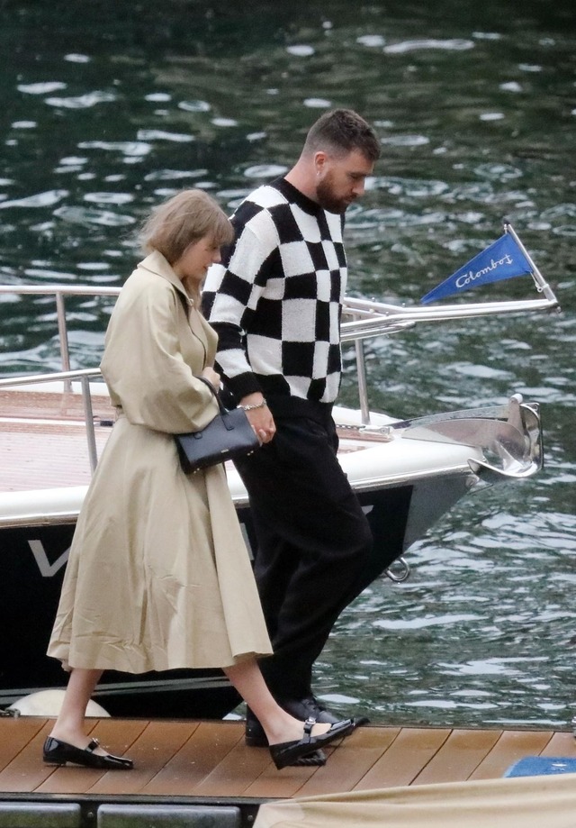 Luxurious vacation like Taylor Swift with her soccer player boyfriend: Staying in the castle costs 530 million/night, dining is also super special - Photo 10.