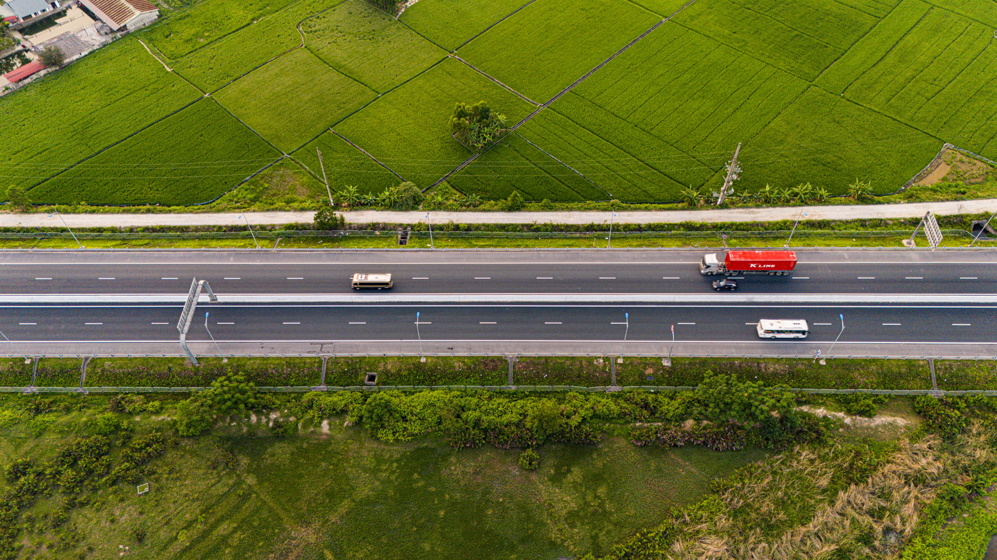 Toàn cảnh cao tốc đắt nhất Việt Nam có siêu cầu dây văng dài hơn 5 km, riêng dây cáp đã nặng 800 tấn- Ảnh 10.