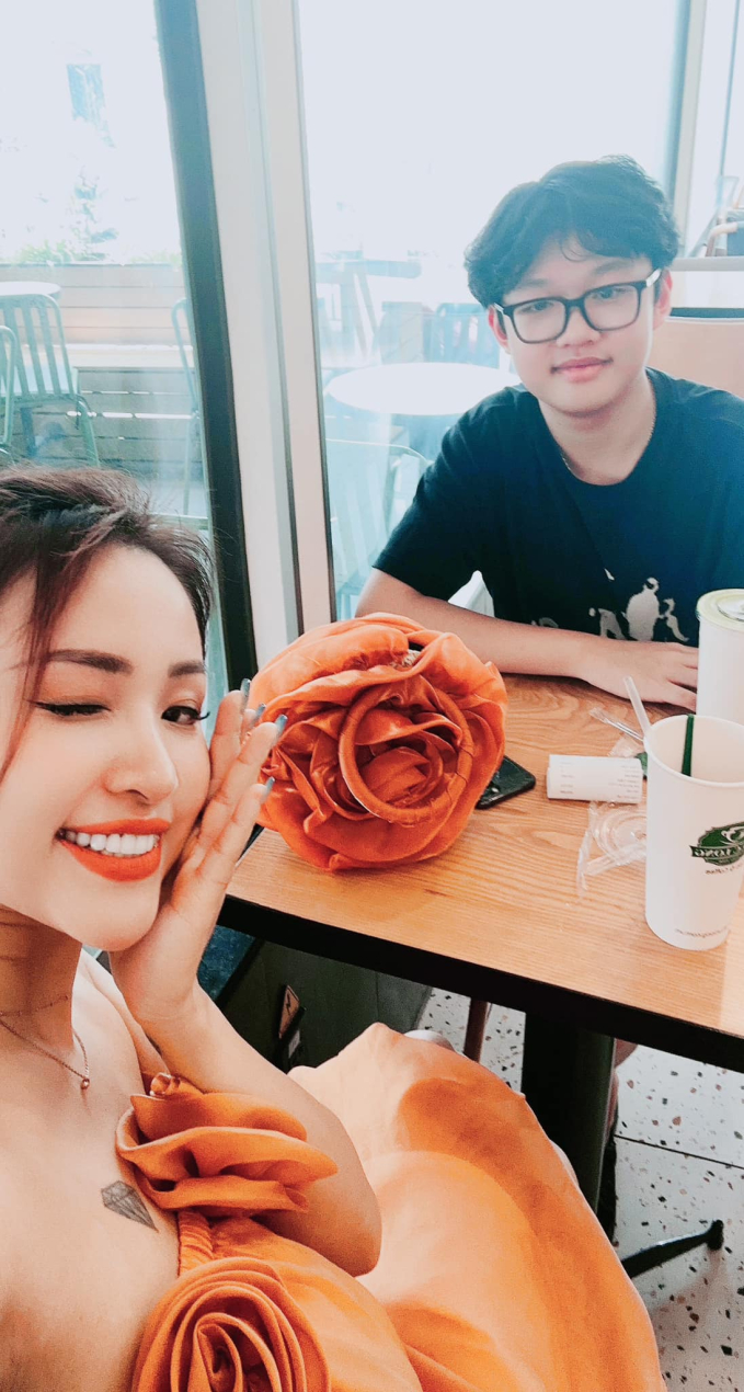 Thanh Vân Hugo chia sẻ tin nhắn con trai gửi, vô tình Thanh Vân Hugo chia sẻ tin nhắn con trai gửi, vô tình