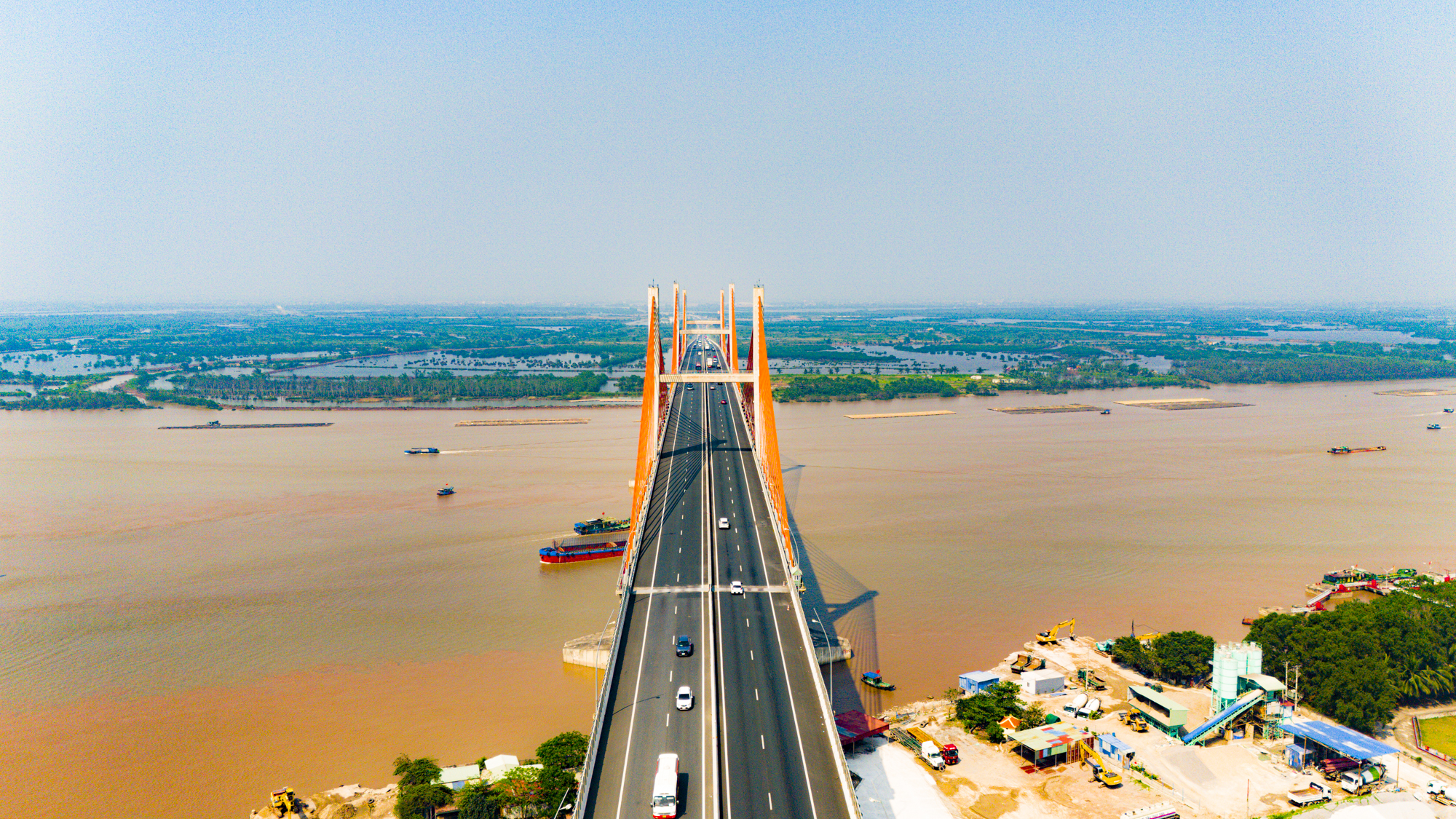 Toàn cảnh cao tốc đắt nhất Việt Nam có siêu cầu dây văng dài hơn 5 km, riêng dây cáp đã nặng 800 tấn- Ảnh 5.