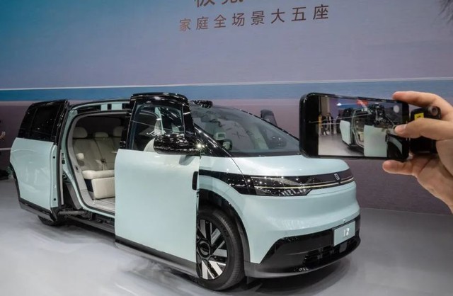 Xe điện Trung Quốc ngày càng cải tiến: Thông minh như robot, đầu tư mạnh tính năng tự hành, pin ngày càng nhỏ và sạc siêu nhanh- Ảnh 1.