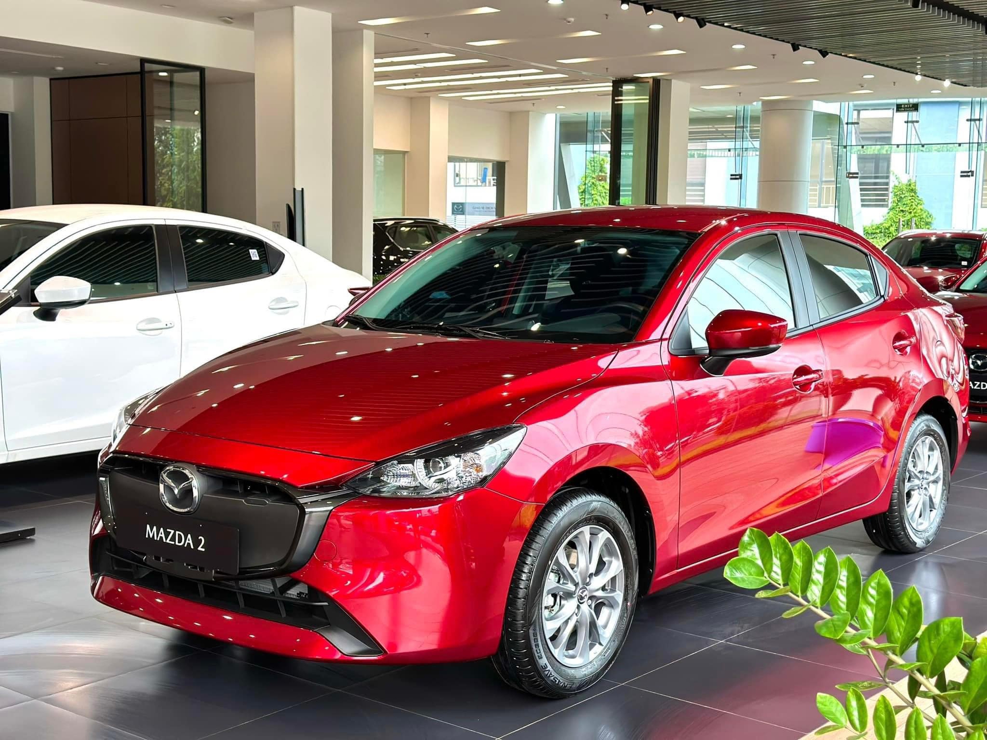 Loạt xe Mazda nhập tăng giá: CX-3 'phá' mức giá thấp kỷ lục từng xác lập, Mazda2 vẫn rẻ nhất phân khúc- Ảnh 1.