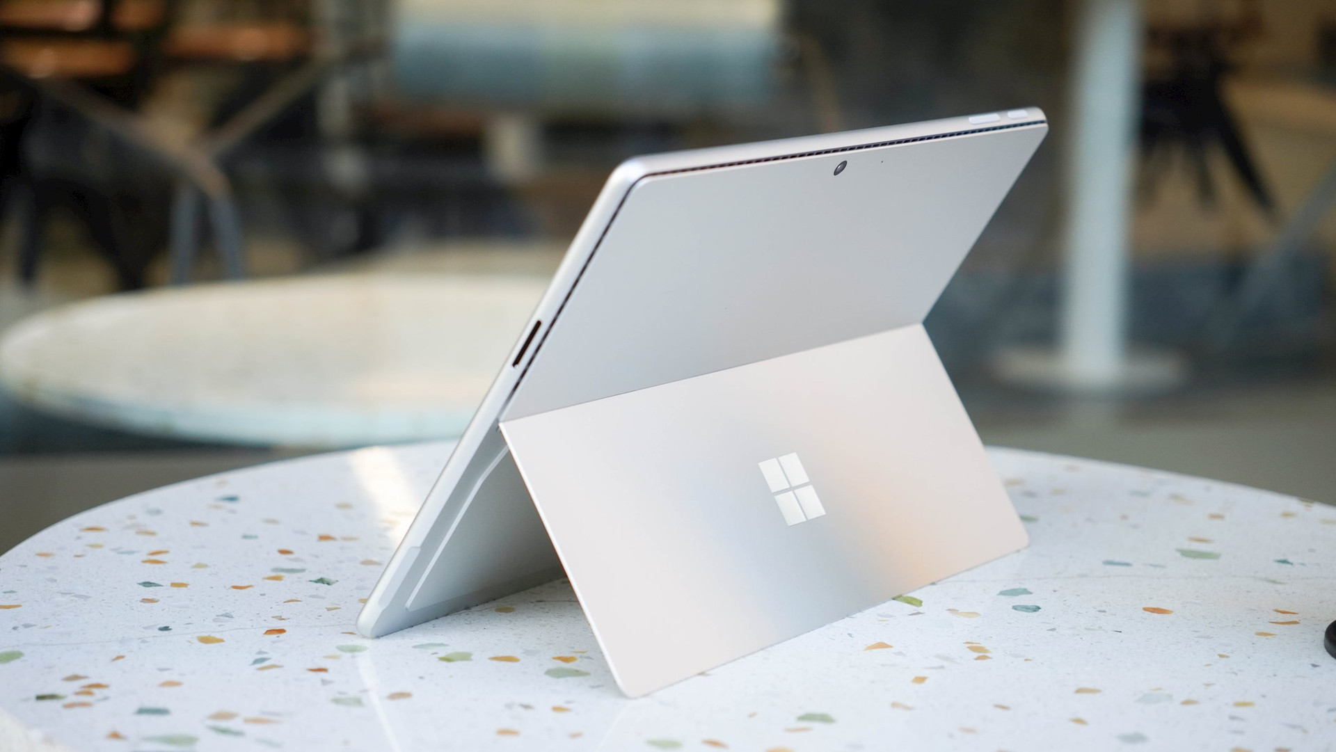 Tablet 2-in-1 Surface Pro 10 cập bến Việt Nam: Tích hợp AI, giá từ 40 triệu- Ảnh 2.