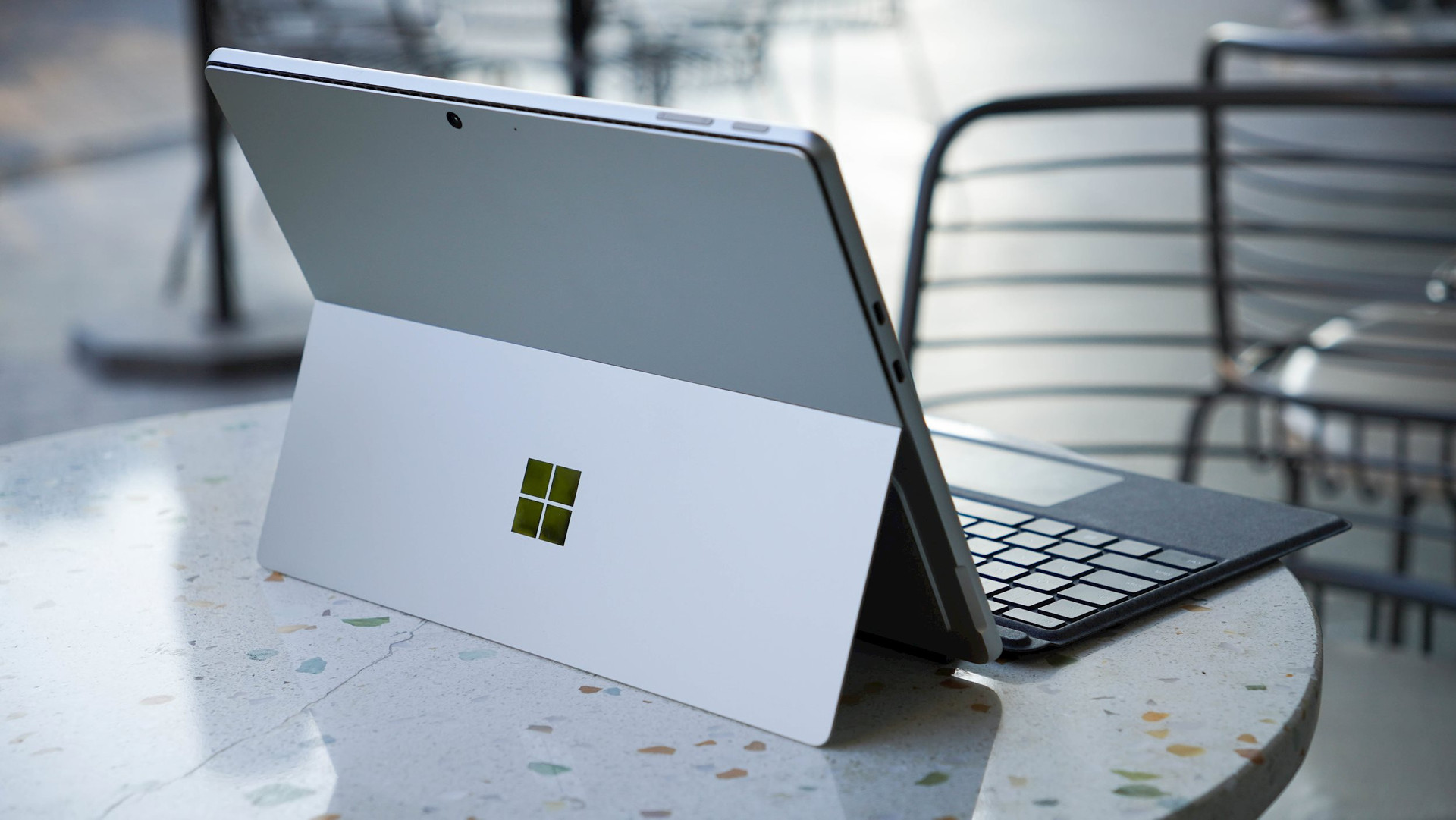 Tablet 2-in-1 Surface Pro 10 cập bến Việt Nam: Tích hợp AI, giá từ 40 triệu- Ảnh 9.