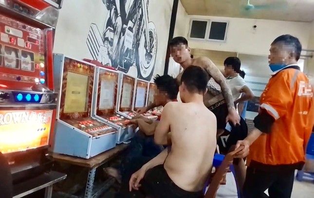 Hà Nội: Nhan nhản máy đánh bạc trá hình- Ảnh 1.