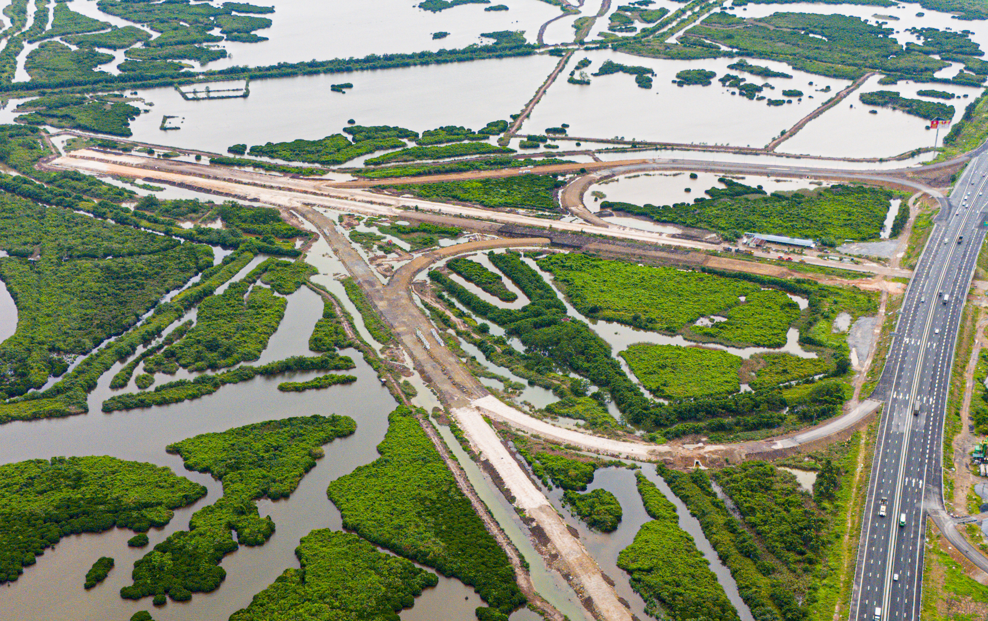 Toàn cảnh nút giao khủng nhất Quảng Ninh, rộng gấp 5 lần sân Mỹ Đình, chiều dài đường nhánh hơn 8 km- Ảnh 9.