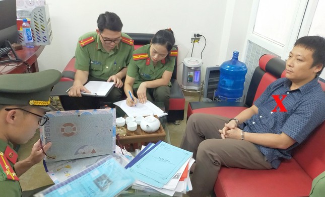 Bắt hai cựu lãnh đạo Chi nhánh Văn phòng đăng ký đất đai TP Sầm Sơn- Ảnh 2.