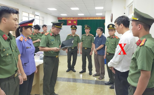 Bắt hai cựu lãnh đạo Chi nhánh Văn phòng đăng ký đất đai TP Sầm Sơn- Ảnh 1.