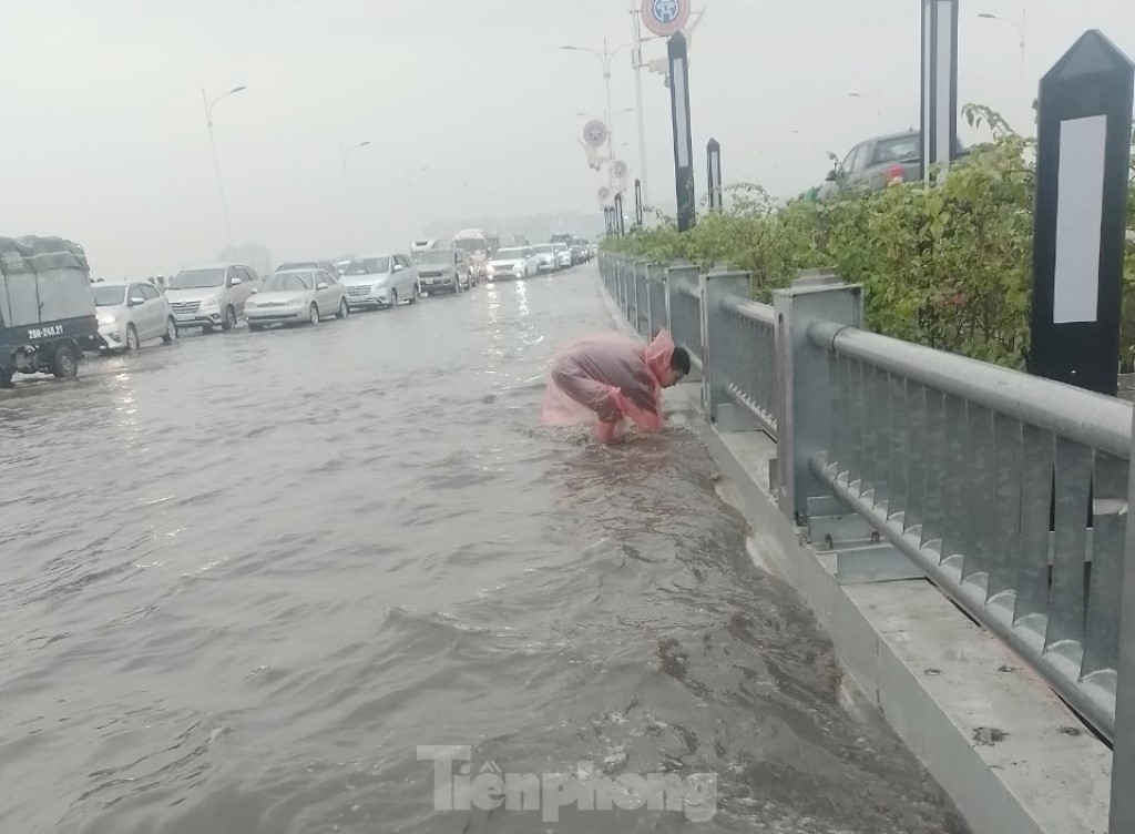 Vì sao xuất hiện ‘nghịch cảnh’ trên cầu Vĩnh Tuy Hà Nội- Ảnh 7.