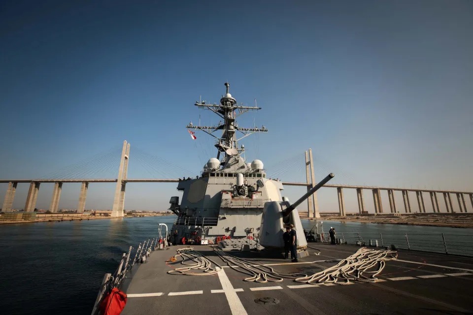 Tàu khu trục mang tên lửa dẫn đường USS Carney của Hải quân Mỹ tại Kênh đào Suez vào ngày 18-10-2023. Ảnh: Hải quân Mỹ