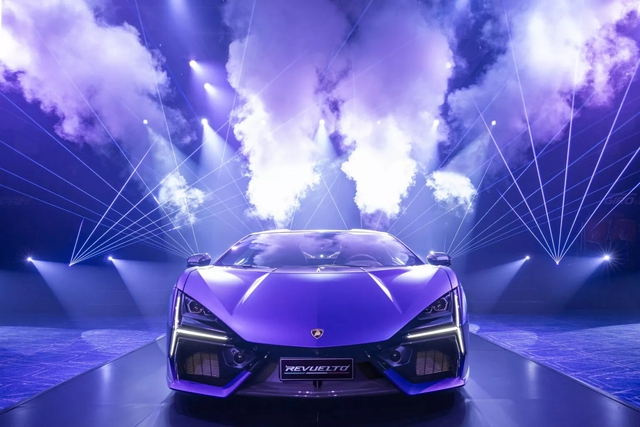 CEO Lamborghini 'chê' siêu xe điện thiếu cảm xúc, bán không chạy, còn cần chờ quan sát thêm, 'siêu bò' trước mắt cứ làm hybrid trước đã- Ảnh 2.