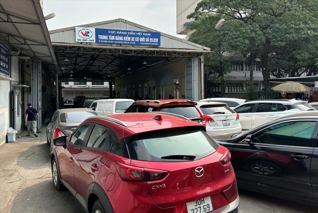 Hơn 6,5 vạn ô tô ở Hà Nội chưa biết đăng kiểm ở đâu- Ảnh 1.