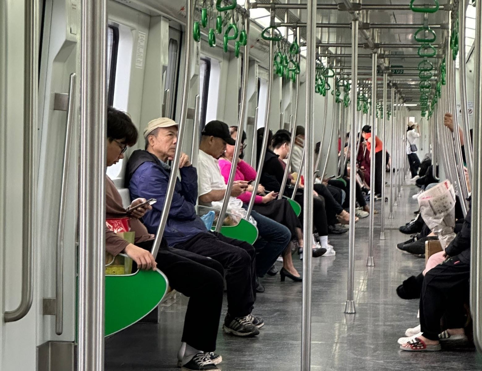 Hành khách đi tàu đường sắt Cát Linh – Hà Đông ngày càng tăng- Ảnh 1.